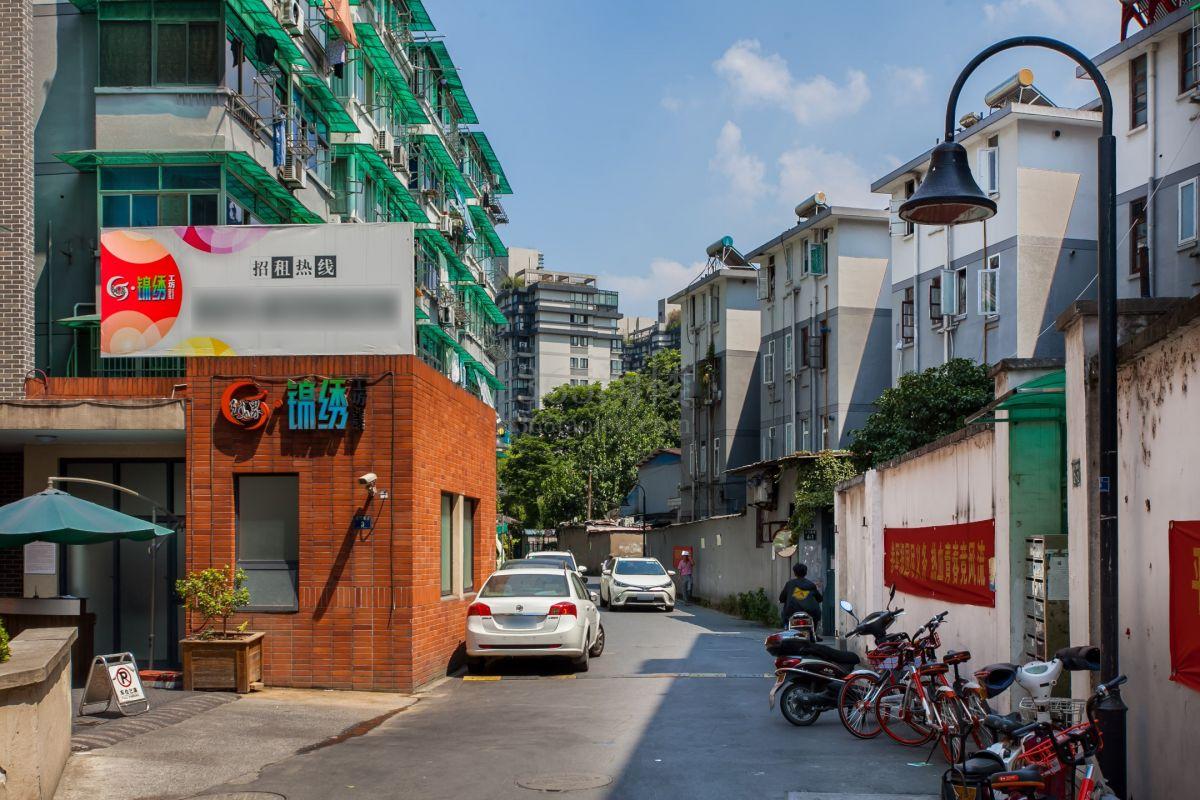越界·锦绣工坊周边环境