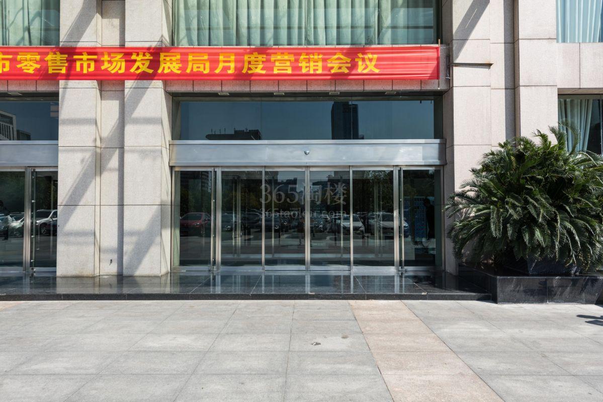 中财中心大门