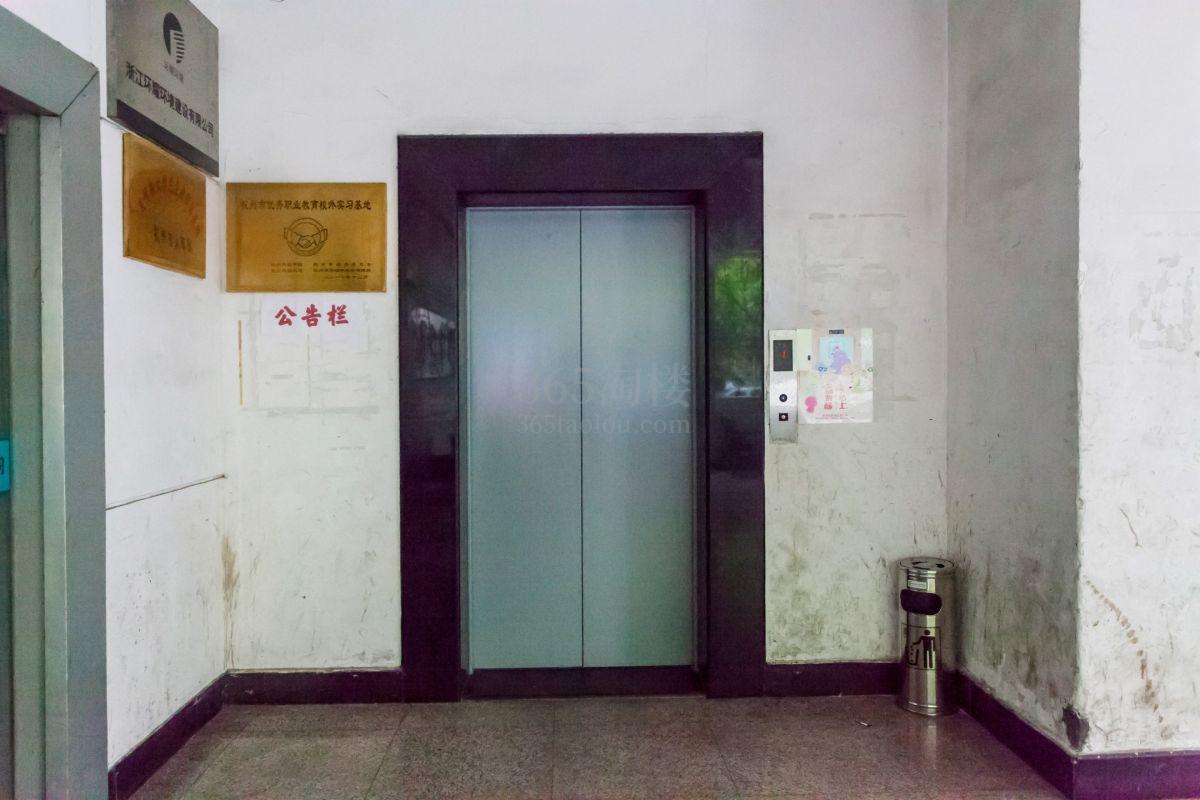 拓峰科技园电梯厅