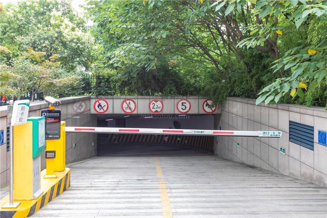 蔚蓝国际大厦周边环境