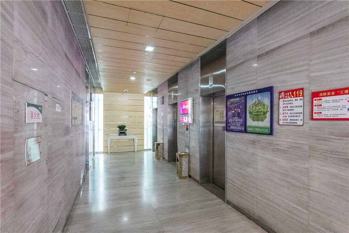 蔚蓝国际大厦电梯厅