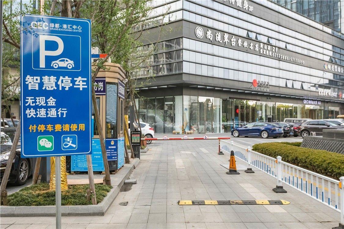 绿都港汇中心周边环境