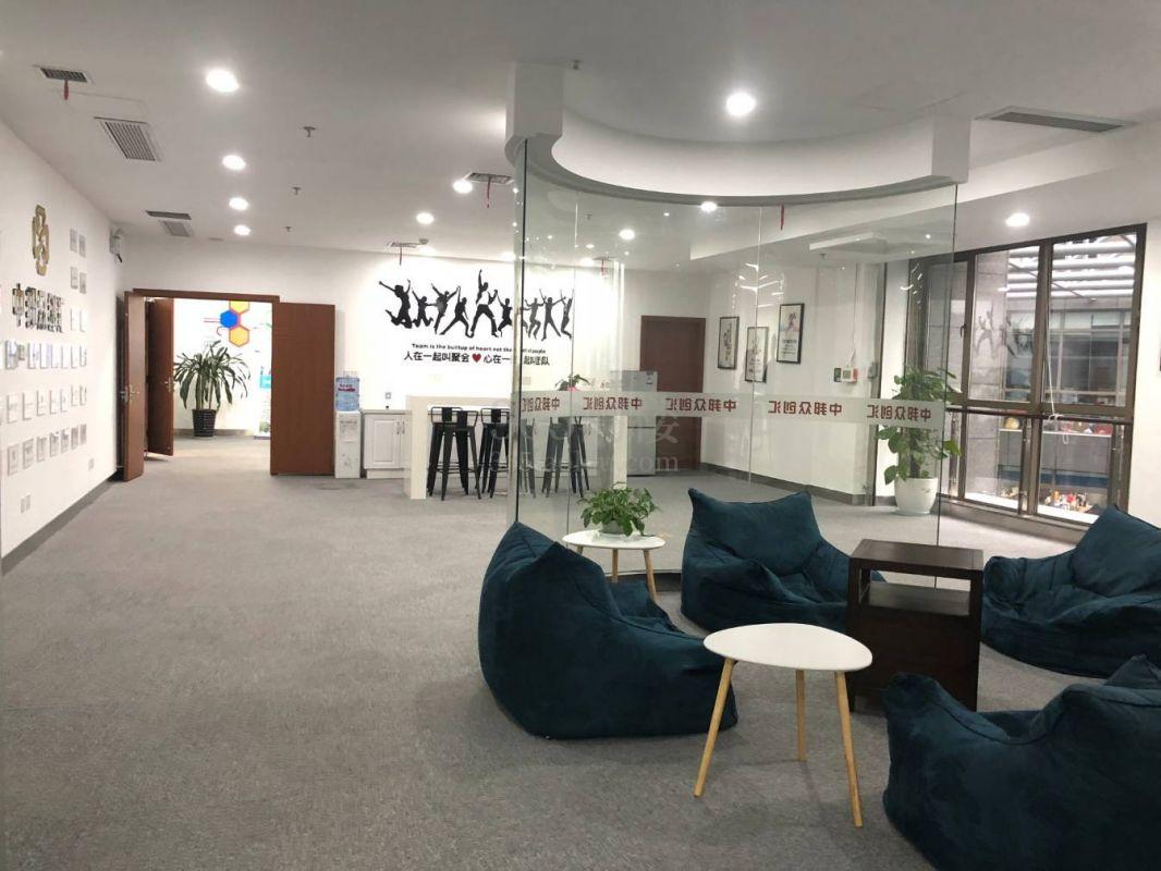赞成中心