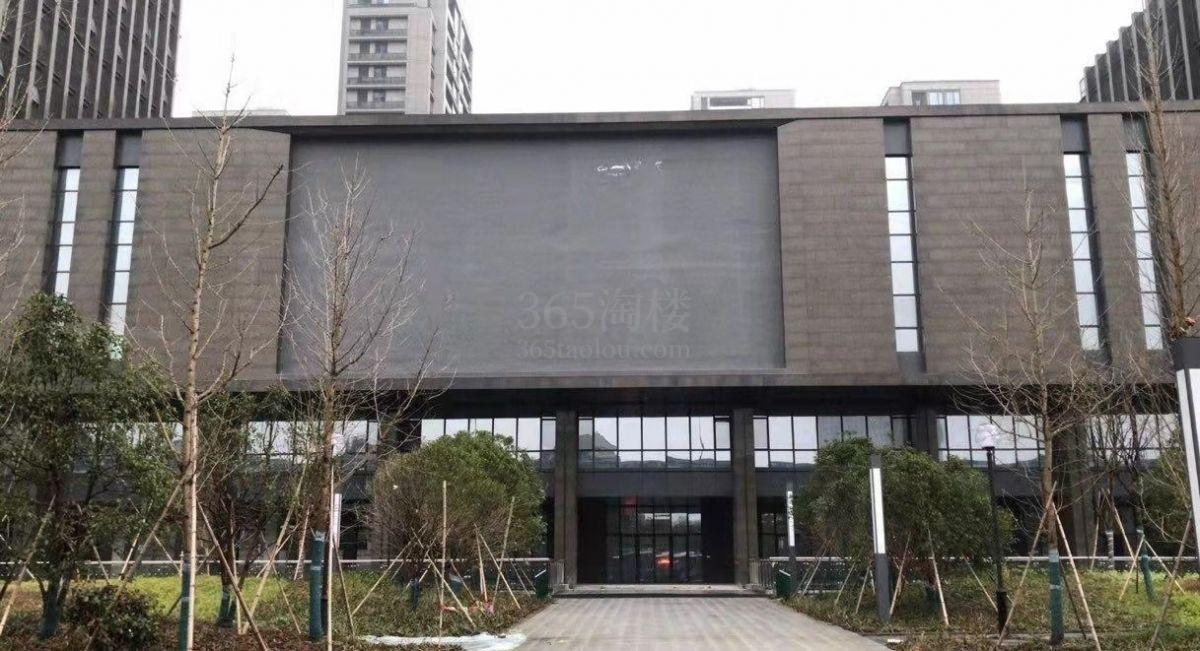 宸融大厦大门