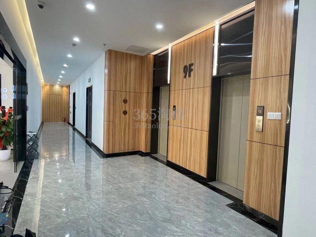 百金汉青年汇商业广场电梯厅