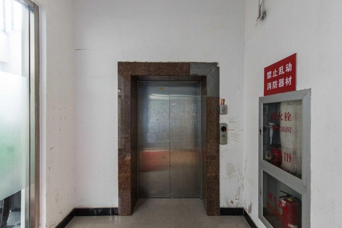 经纬梦园电梯厅