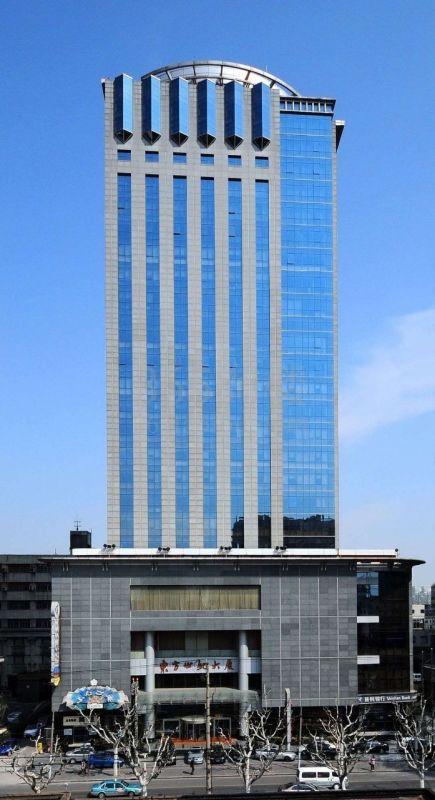 2/15号线娄山关路站,东方世纪大厦152平带家具出租