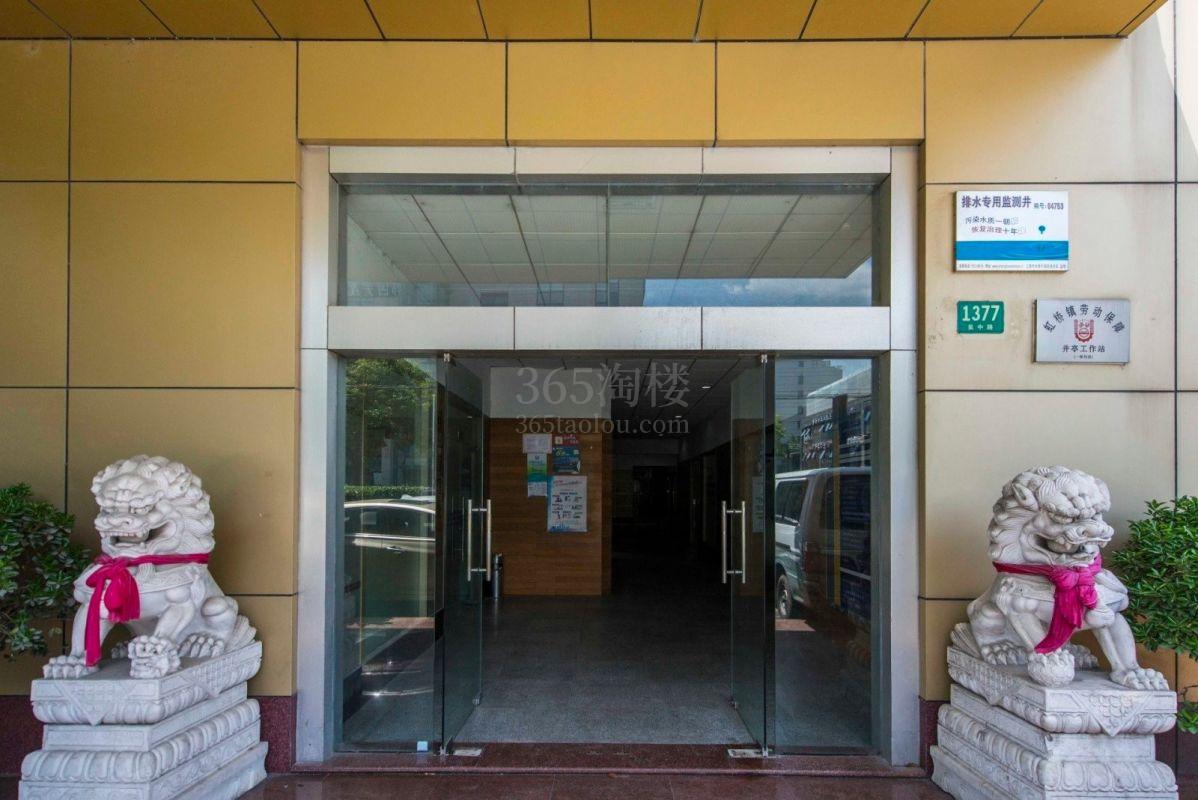 金百亿商务楼大门