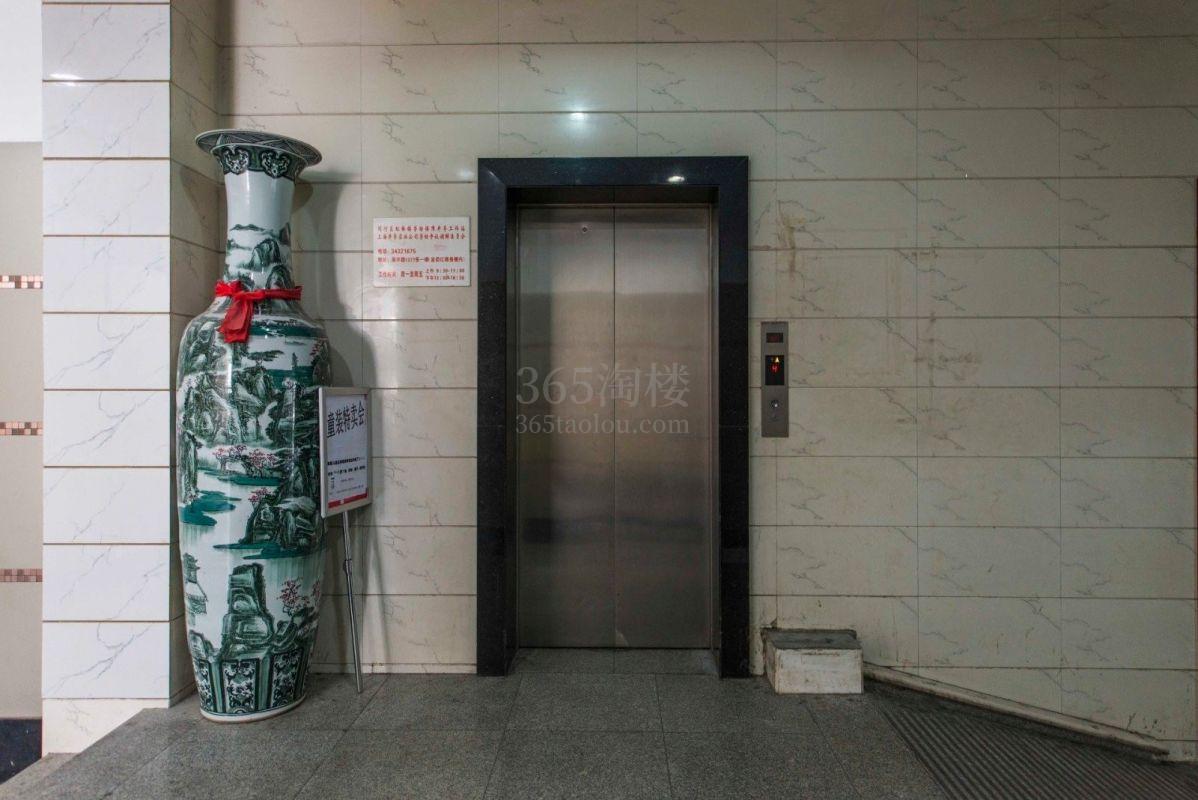 金百亿商务楼电梯厅